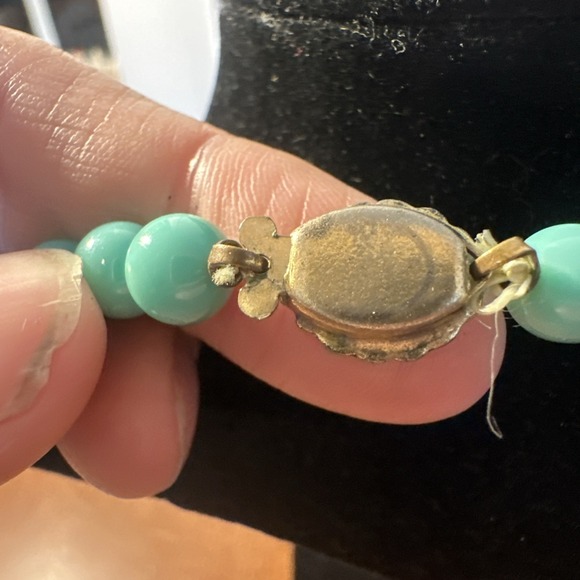 Elegant Turquoise Beaded Necklace - Picture 7 of 9